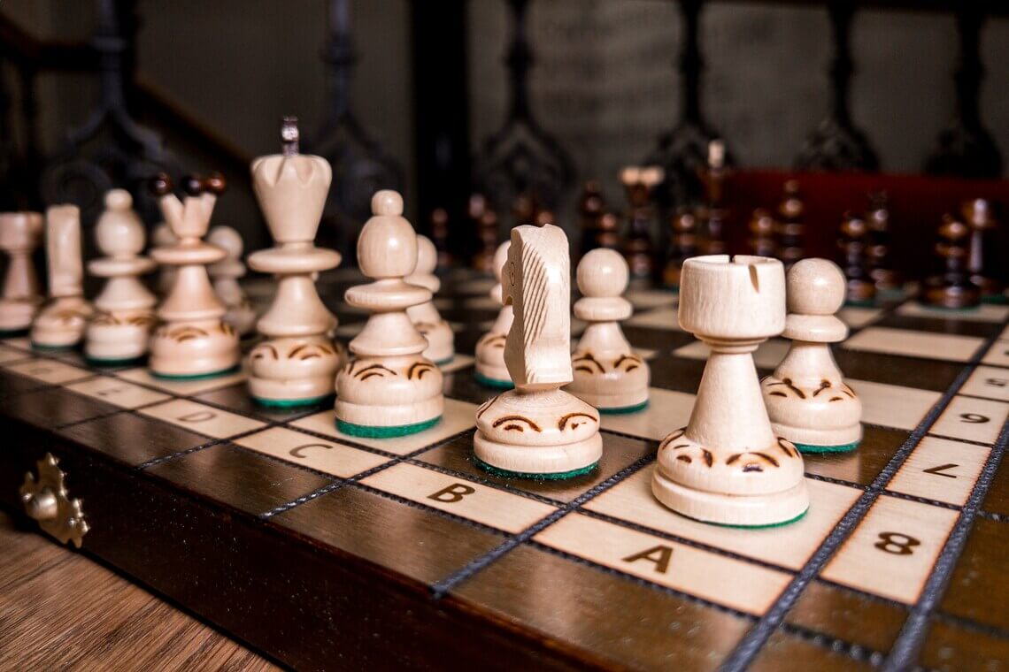 Pièces d'Echecs de Style Fantaisie avec Ornements Féériques