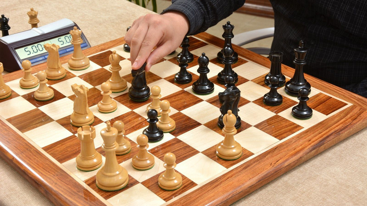 Jeu d'Echecs avec Pièces pendant une partie de Blitz