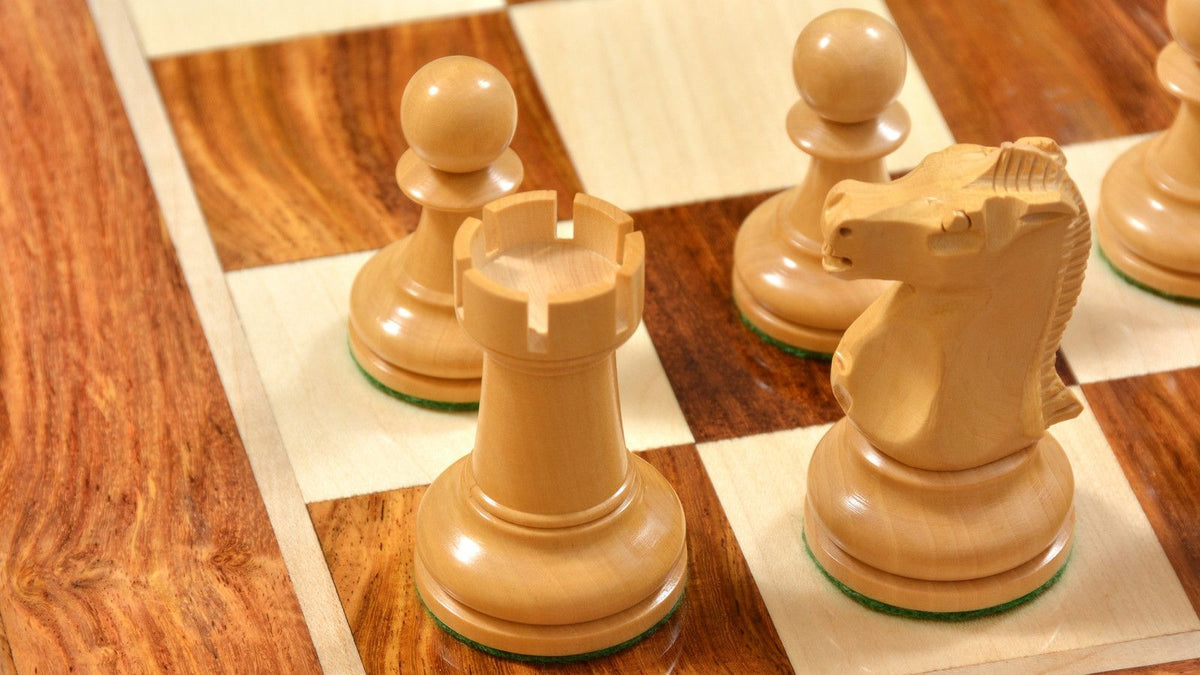 Jeu d'Echecs avec Pièces avec Tour Blanche