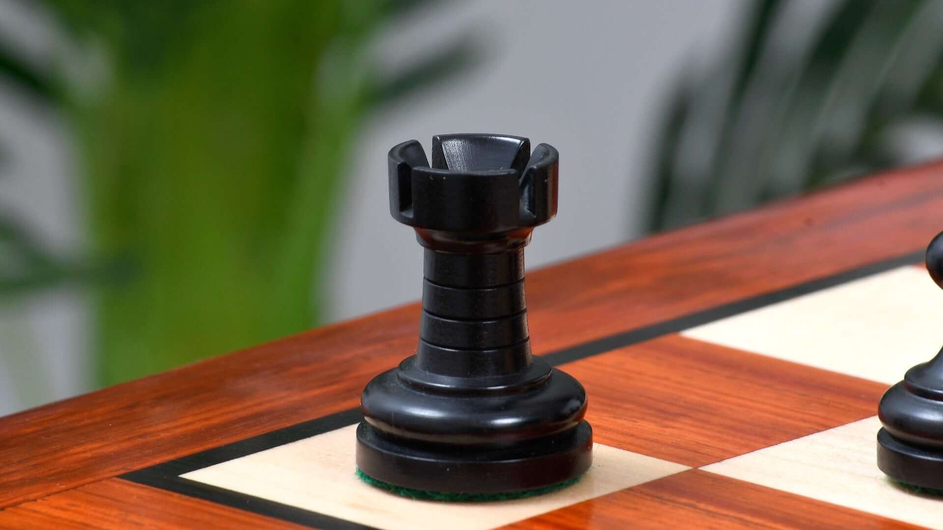 Jeu d'Échecs <br>en Bois de Buis Rouge Carmin