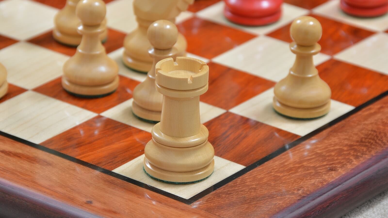 Jeu d'Echecs en Bois de Grande Taille Cavalier