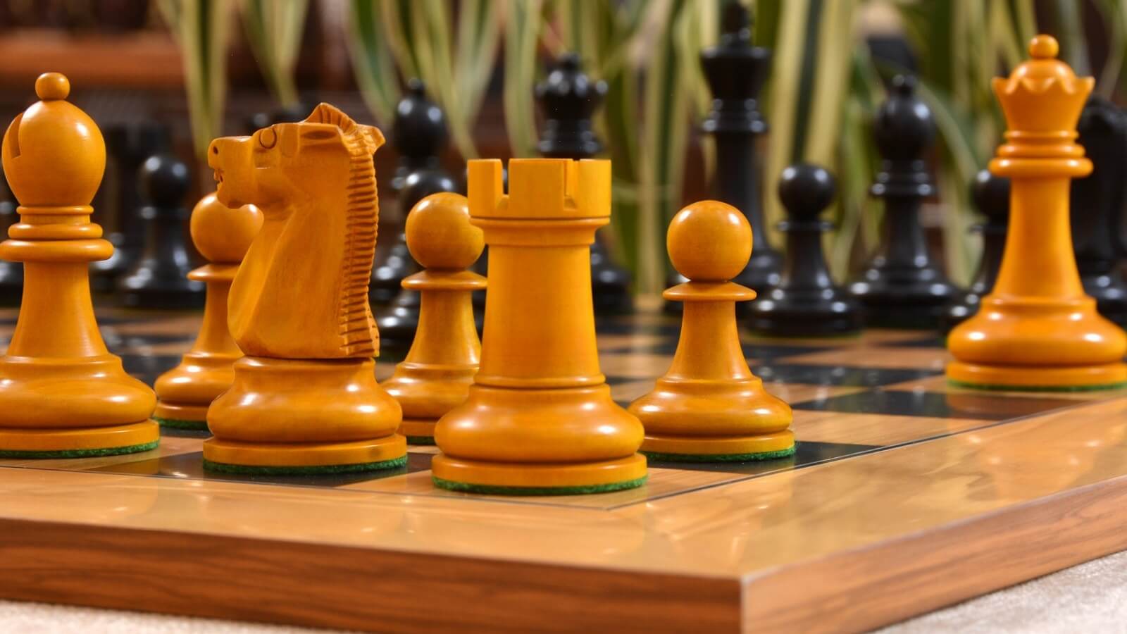 Jeu d'Echec Complet - L'ancienne Egypte - Noyer et érable Jeu d'Echec Complet - L'ancienne Egypte - Noyer et érable