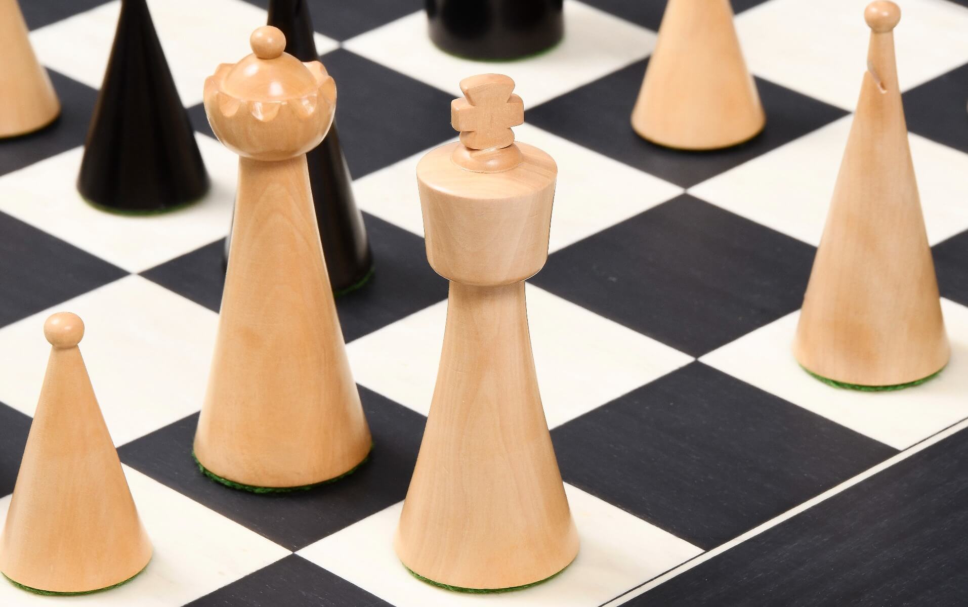 Jeu d'Echecs en Bois Marqueté de Luxe