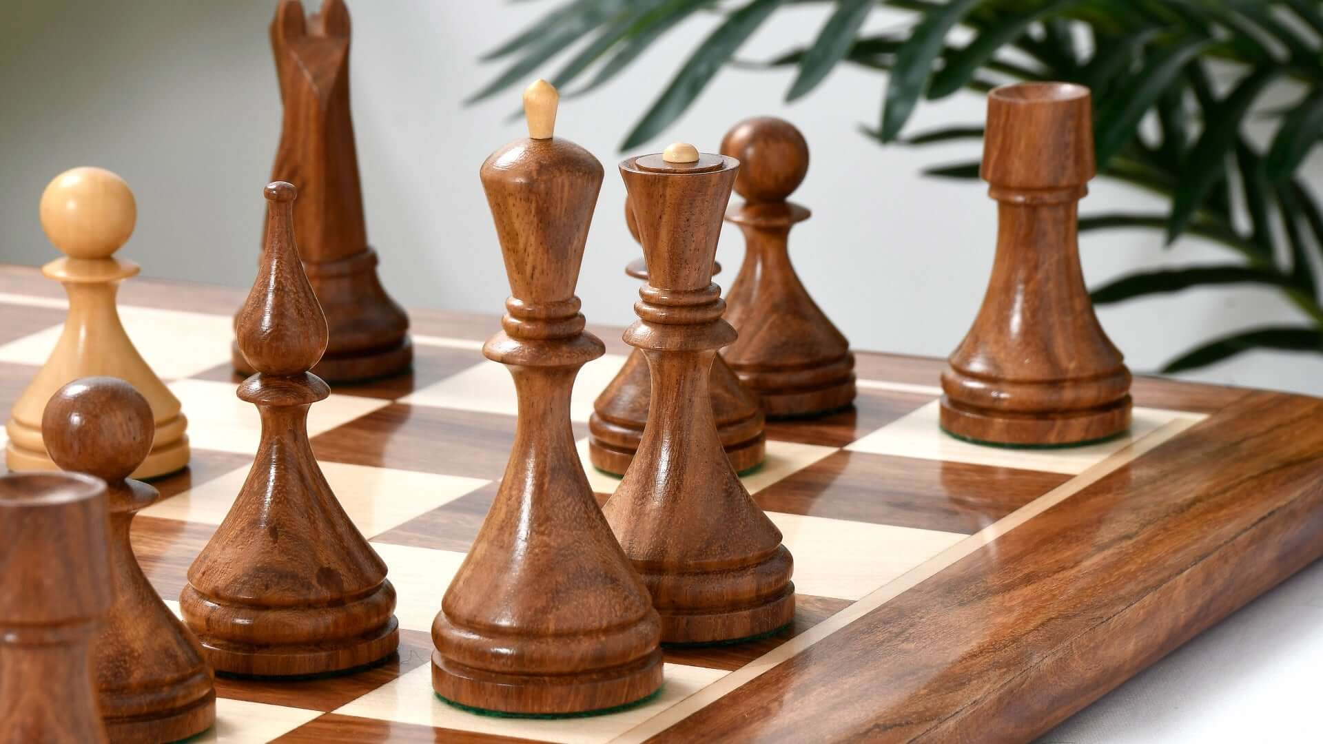 Ancien jeu d'échecs Régence - Roi de 9 cm - 1940 - 1949 Ancien jeu d'échecs Régence - Roi de 9 cm - 1940 - 1949
