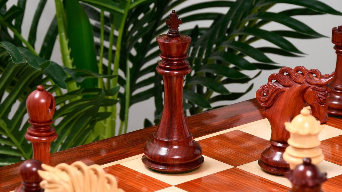 Jeu d'Echecs Luxueux en Bois de Rose avec Dame