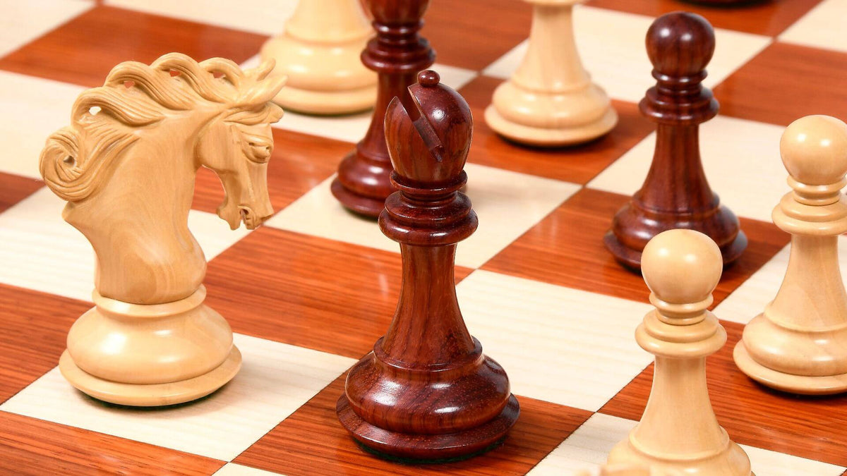 Jeu d'Echecs Luxueux en Bois de Rose avec Fous Noirs