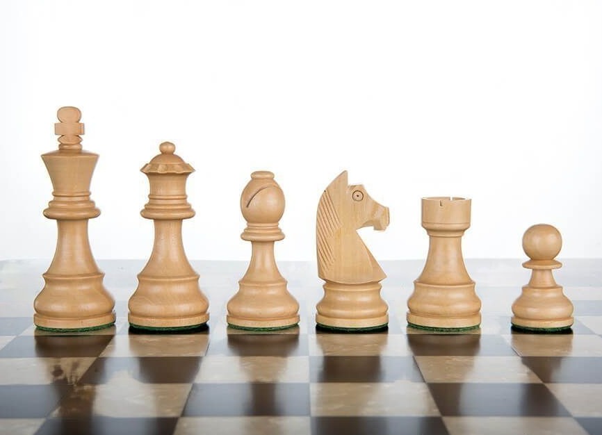 Jeu d'Échecs en Bois de Noyer de Fabrication Artisanale