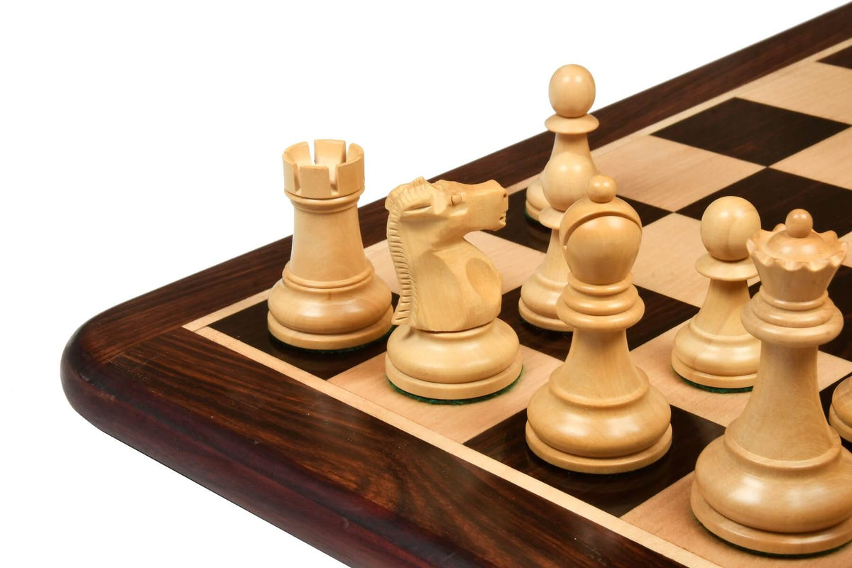 Wilson Jeux - 34 Pièces Échecs Taille 5 - Pièces Échecs Lestées et Feutrées - Idéales pour Les échiquiers Standards de Taille 5 x 5 Cm - Hauteur Roi 9,5 cm Wilson Jeux - 34 Pièces Échecs Taille 5 - Pièces Échecs Lestées et Feutrées - Idéales pour Les échiquiers Standards de Taille 5 x 5 Cm - Hauteur Roi 9,5 cm