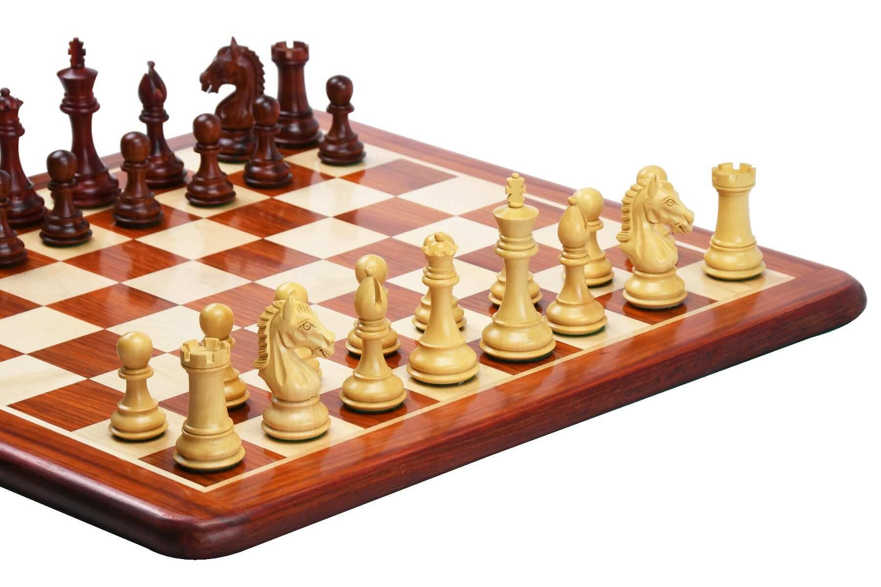 Jeu d'Echecs Stylé en Bois