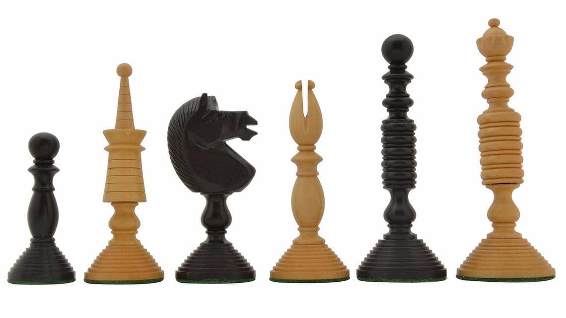 Jeu d'Echecs en Bois d'Ebène Poli