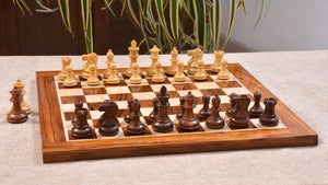 Jeu d'Echecs en Bois de Rose fait à la Main Reine