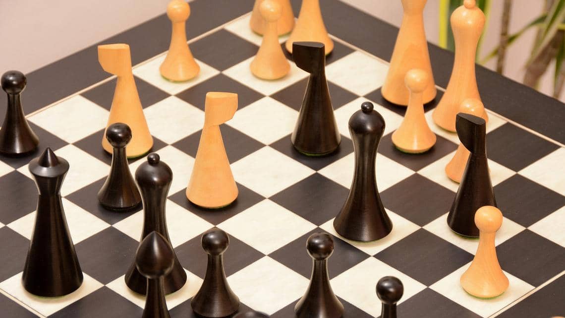 Jeu d'Echecs Minimaliste en Bois de Buis Fou