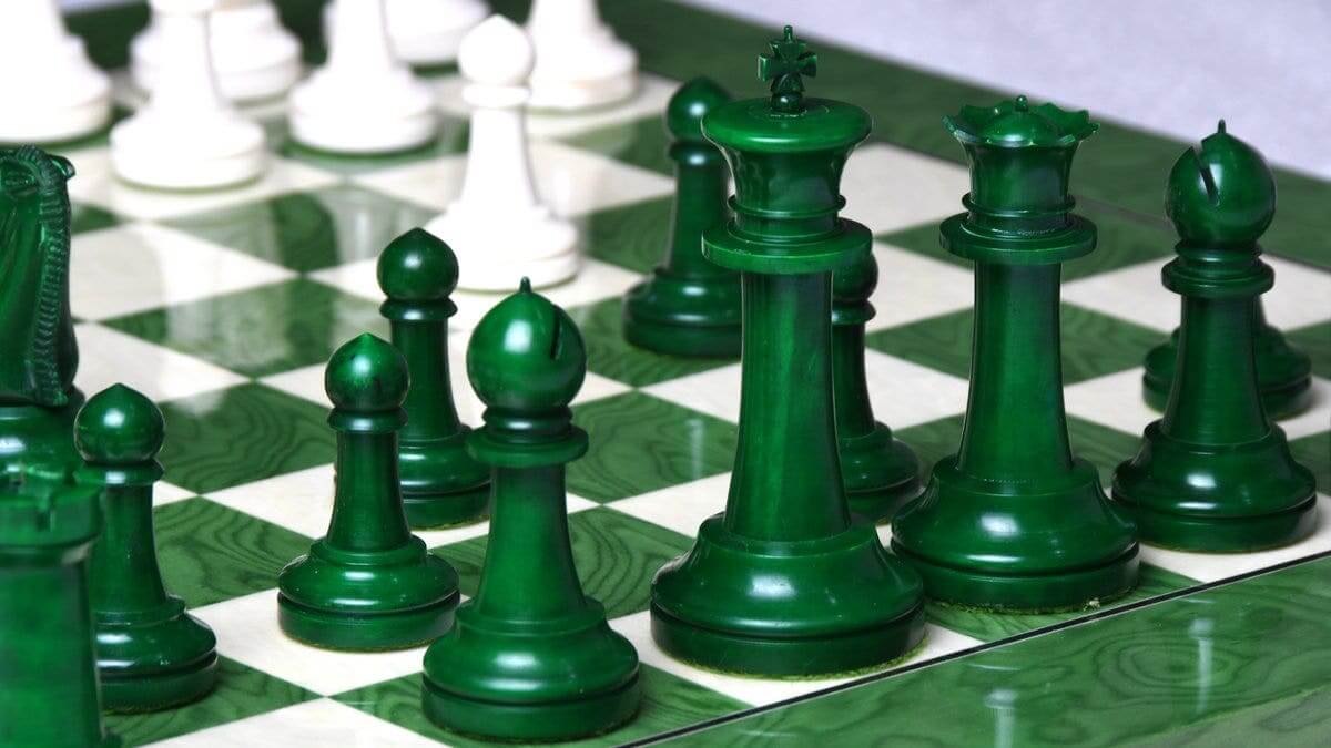 jeu echecs vert staunton