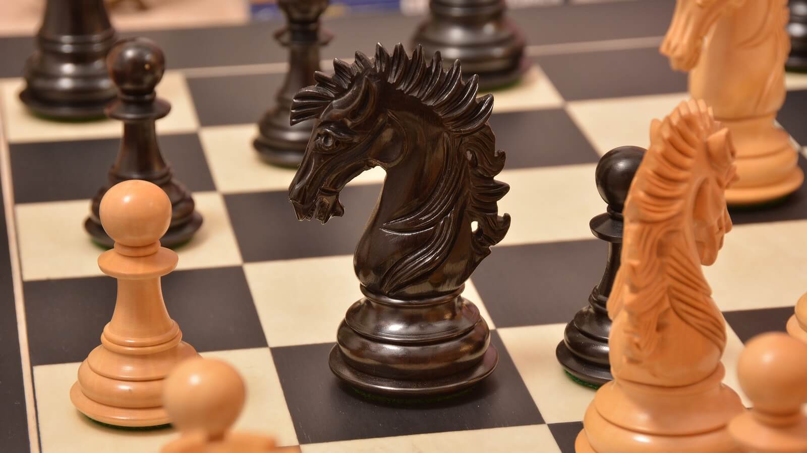 Pièces d'Echecs en Buis Cavalier Noir