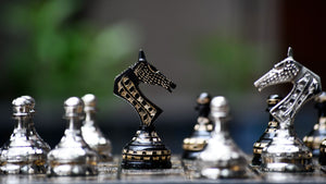 Pièces d'Échecs en Métal avec Tours