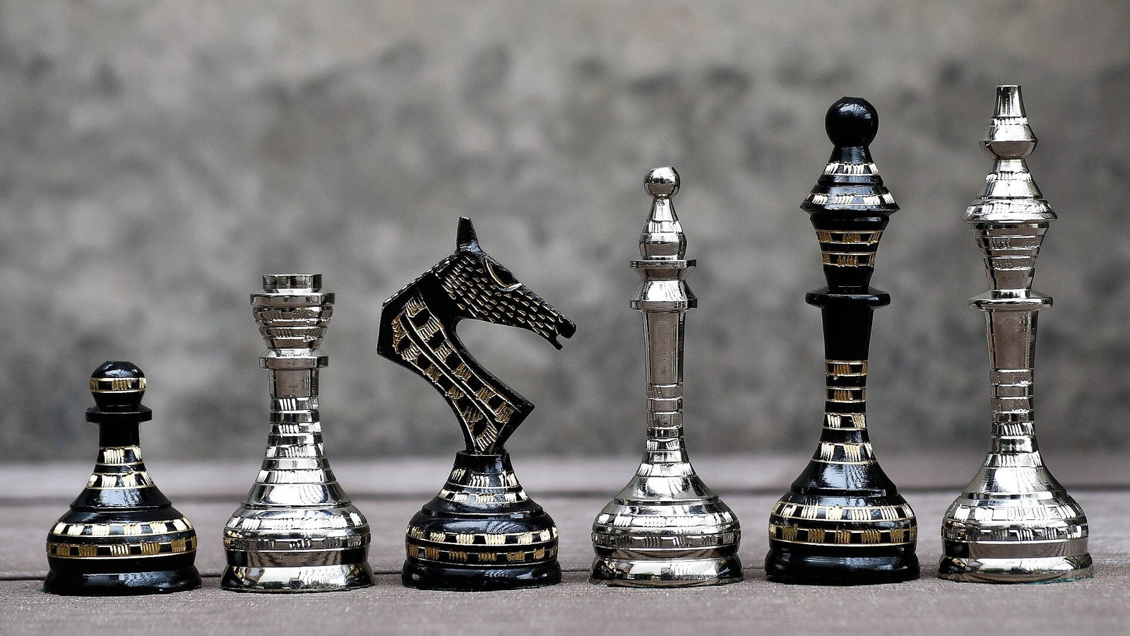 Pièces d'Échecs en Métal