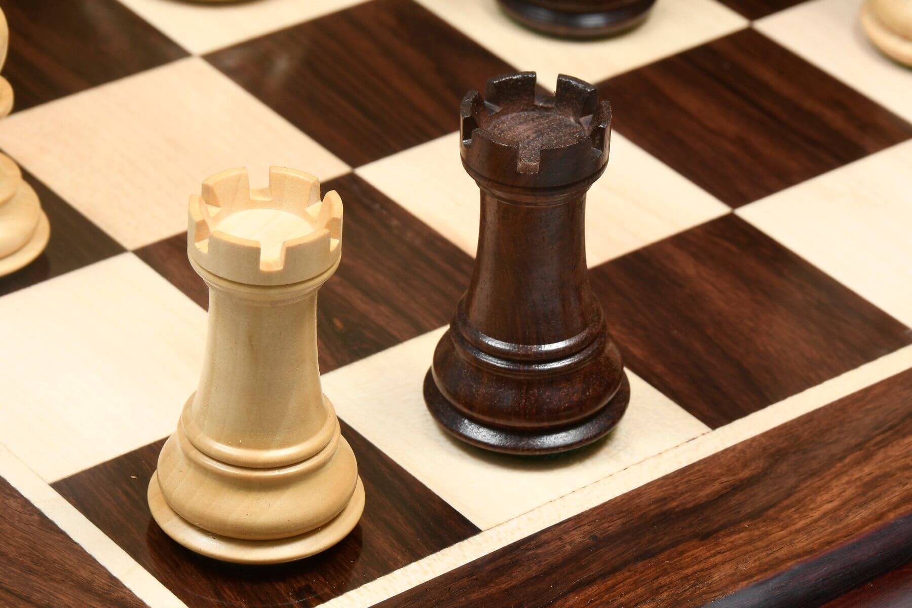 Pièces d'Echecs Lestées de Luxe