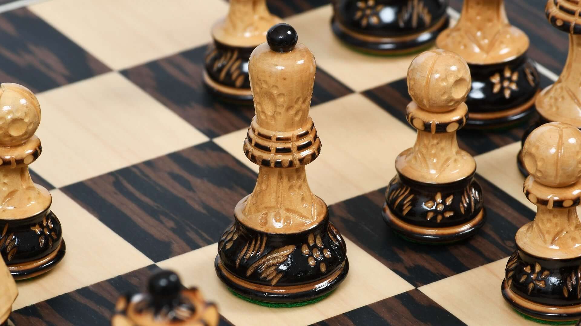 Pièces d'Echecs Ornées Pions Noirs