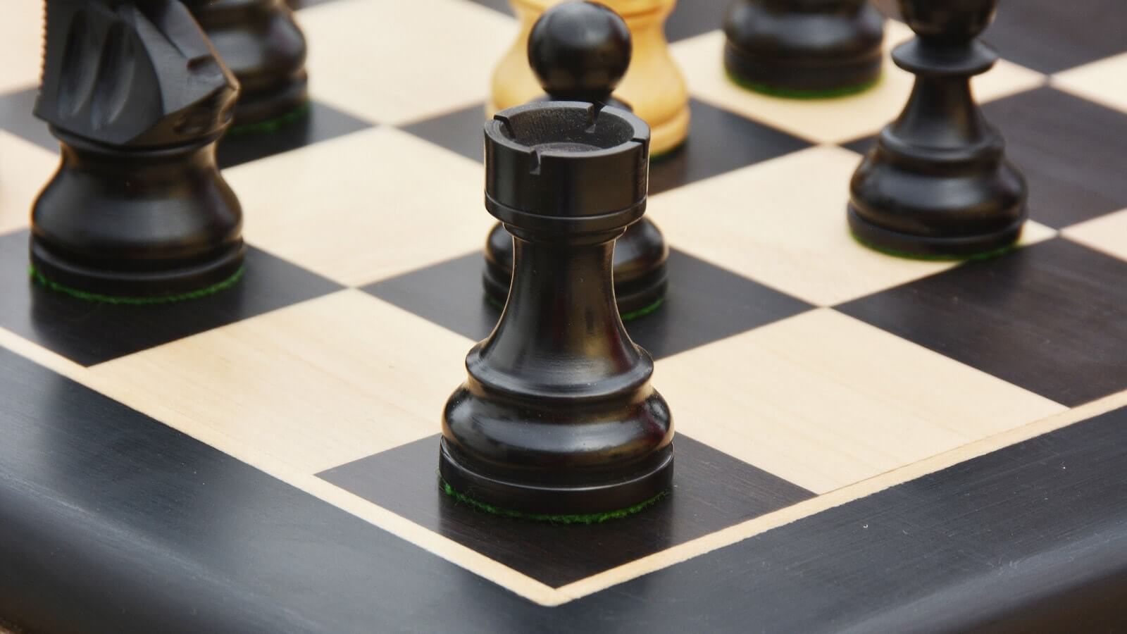 Pièces d'Echecs en Bois de Buis en Velours