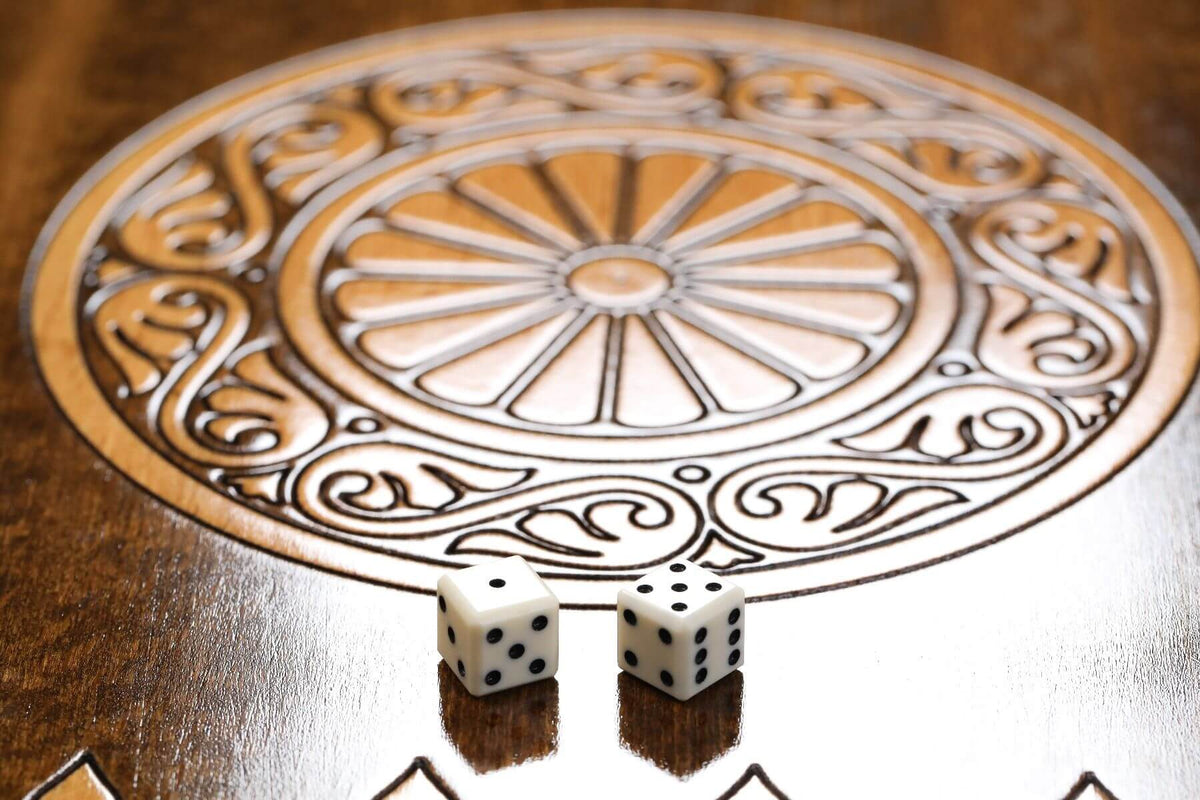 Plateau de Backgammon avec Paysage Naturel Dés