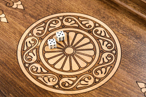 Plateau de Backgammon avec Paon et Dés