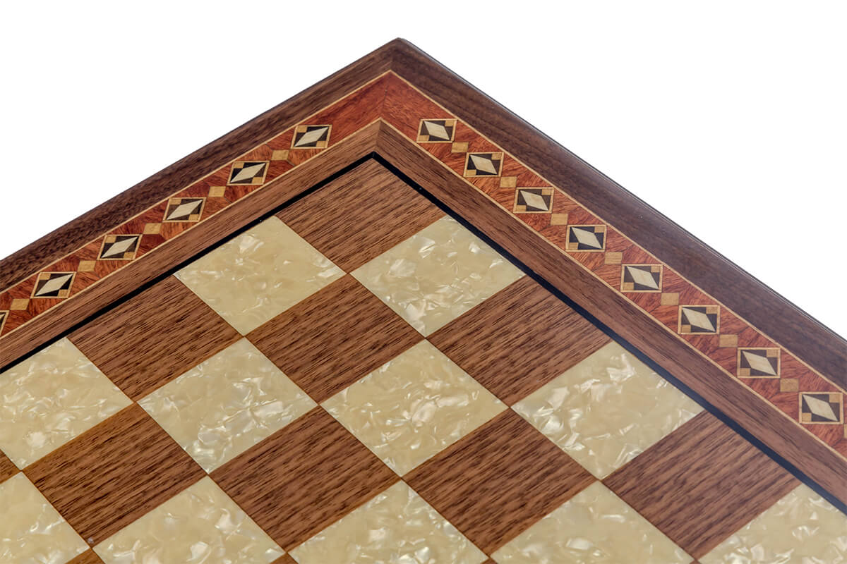 Plateau d'Échecs <br>en Bois de Noyer